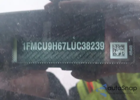 2020 Ford Escape Sel z USA, uszkodzony, nr VIN 1FMCU9H67LUC38239